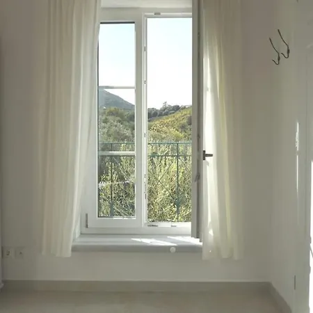 Gelbes Haus Korfu Pithos