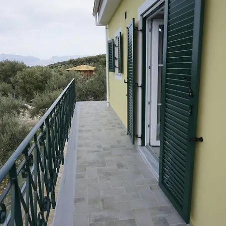 Gelbes Haus Korfu * Pithos