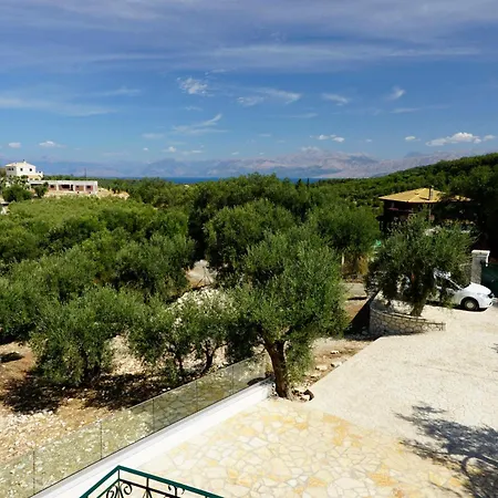 Gelbes Haus Korfu * Pithos