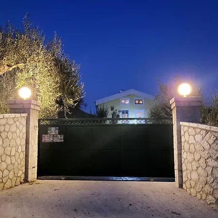 דירה Gelbes Haus Korfu *