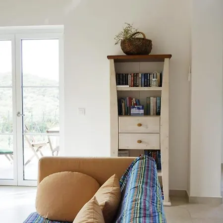 Gelbes Haus Korfu * Pithos