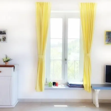 Gelbes Haus Korfu Pithos