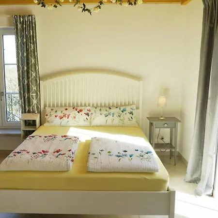 Gelbes Haus Korfu Pithos