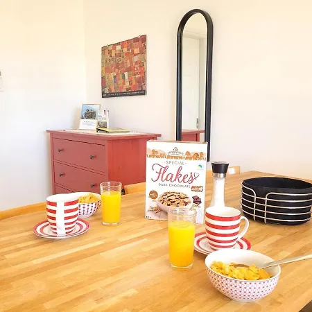 Gelbes Haus Korfu Pithos