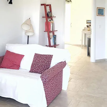 Gelbes Haus Korfu Pithos