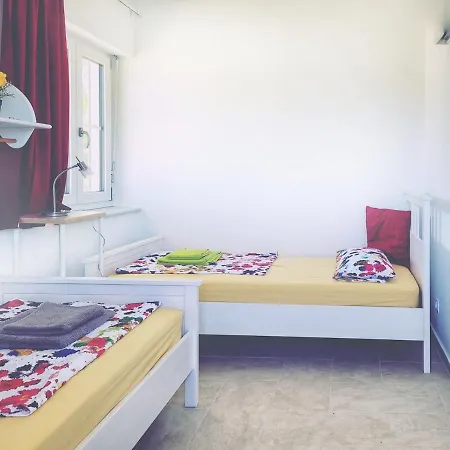 Gelbes Haus Korfu Pithos