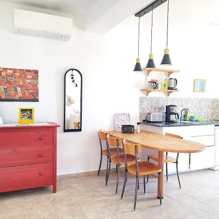 Gelbes Haus Korfu * Pithos