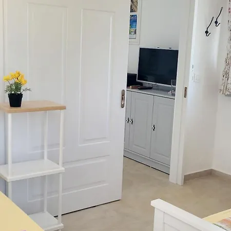 Apartment Gelbes Haus Korfu Pithos