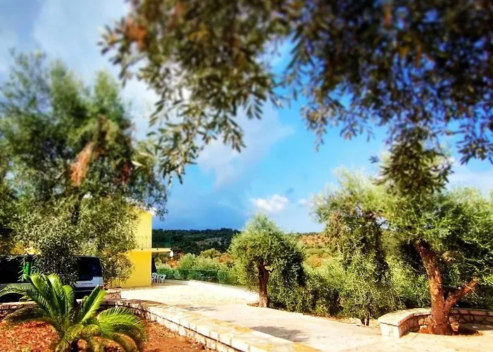 Gelbes Haus Korfu * Pithos