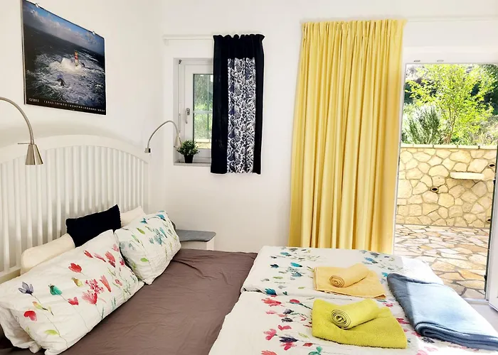 Gelbes Haus Korfu * Pithos