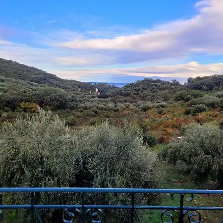 Gelbes Haus Korfu * Pithos