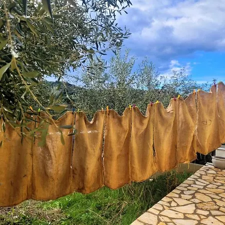 Gelbes Haus Korfu Pithos