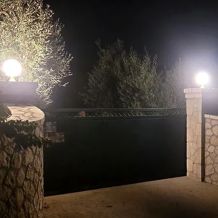 Gelbes Haus Korfu Pithos