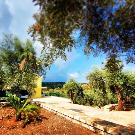 Gelbes Haus Korfu * Pithos