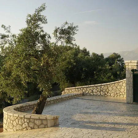 Gelbes Haus Korfu * Pithos