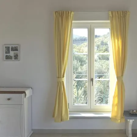 Gelbes Haus Korfu 아파트 Pithos