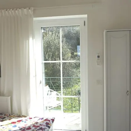 Gelbes Haus Korfu * Pithos