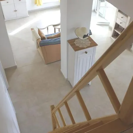 Gelbes Haus Korfu * Pithos