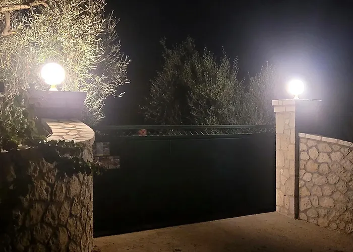 Gelbes Haus Korfu Pithos