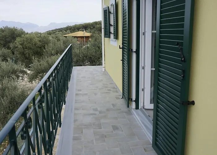 Gelbes Haus Korfu * Pithos